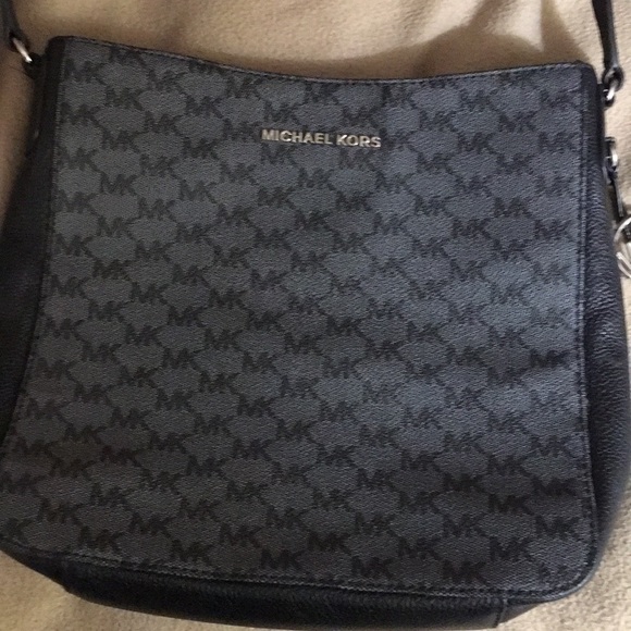 Michael kors purse - Picture 1 of 4